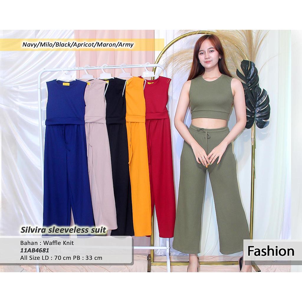 Silvira sleeveless suit